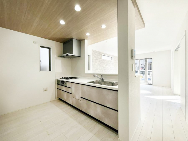 �L�b�`���@���������Ȃ���ł����Ƒ��Ƃ̉�b���y���߂�ΖʃL�b�`��