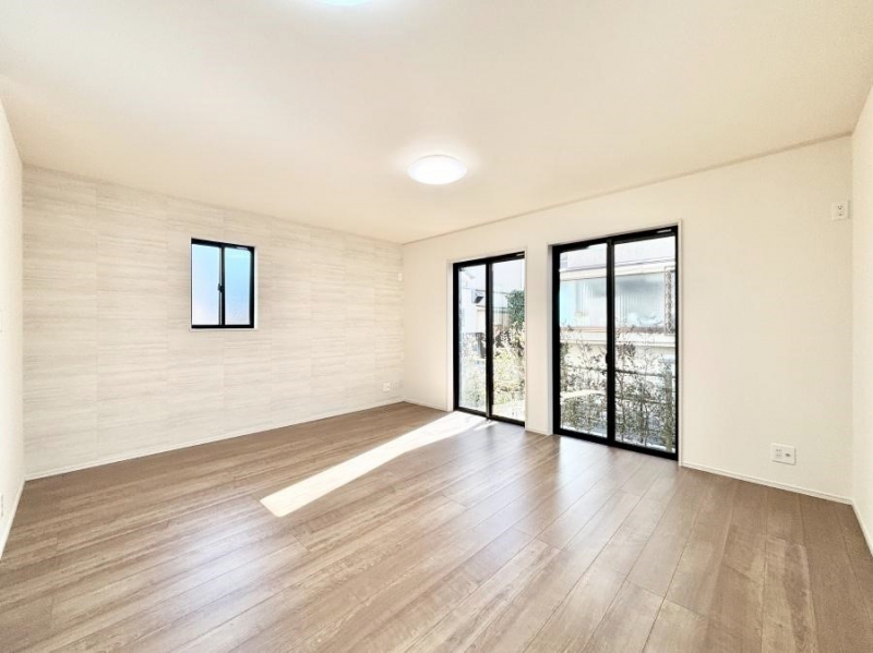 ���r���O�@���邢�z���������A�����̕��͋C�ɖ�������郊�r���O�_�C�j���O