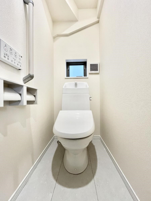 �g�C���@�g�C����1�K��2�K���ꂼ��ɔz�u����Ă��ĂƂĂ��֗��ł��B 