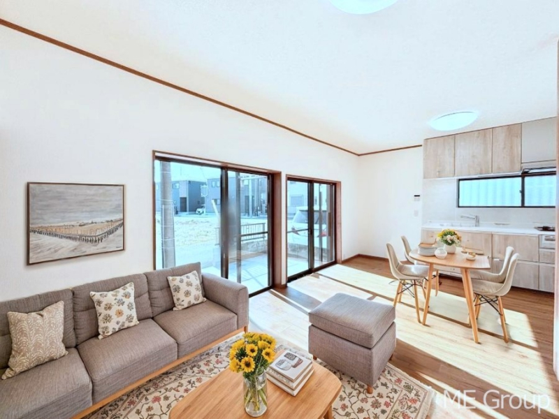 ���r���O�@���邢�z�������荞�ރ��r���O�͉Ƒ��݂�Ȃ̌e���̋�Ԃł��@���Ƌ��CG�ł�