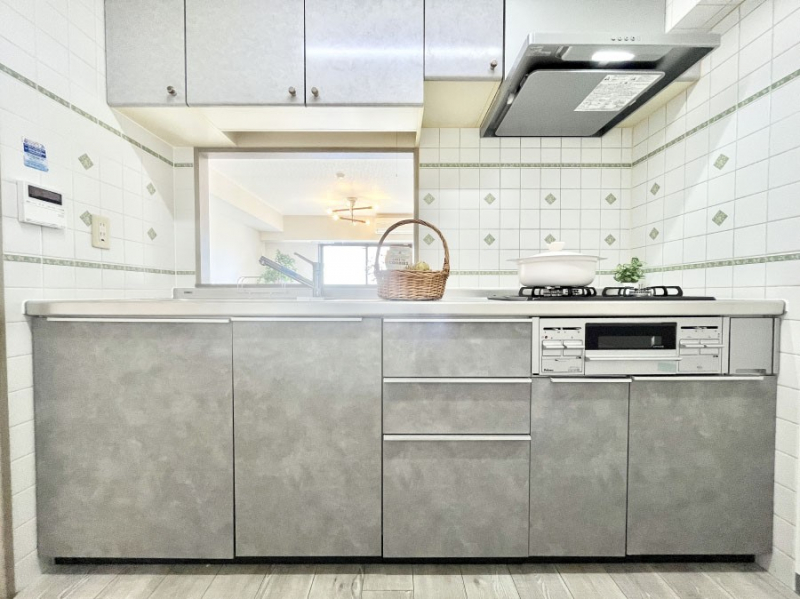 �L�b�`���@���������Ȃ���ł����Ƒ��Ƃ̉�b���y���߂�ΖʃL�b�`��