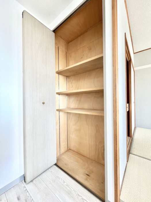 ���̑����ρ@���r���O���[�B�����Ɏ��[������ƕ����W�܂�LDK���X�b�L���Еt�������ł��ˁB  