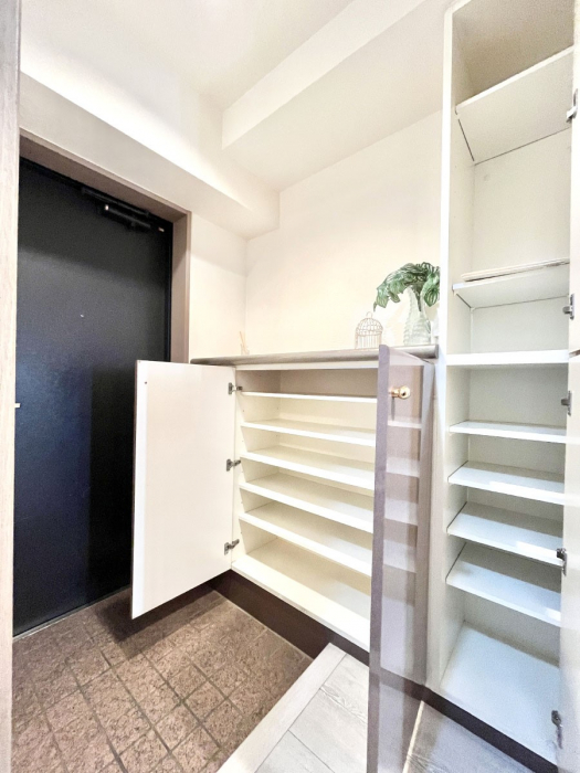 ���̑����ρ@�����Ղ���[�ł���V���[�Y�{�b�N�X�ŉƑ��S���̌C���A���ւ�������B  