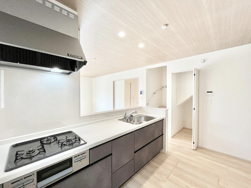 �L�b�`���@�J�E���^�[�z���ɂ��b�������Ȃ��疈���̂������������Ɗy����