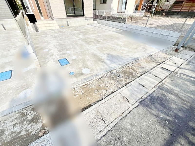 �@2��i�Ԏ�ɂ��j���ԉI���Ƒ��݂�Ȃ̎��]�Ԃ��u����L�X�J�[�X�y�[�X�B