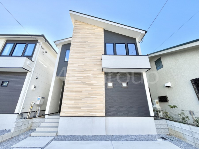 ���n�O�ώʐ^�@�����Ղ�̗z���ƊJ�����ɕ�܂�閾�邢�Z�܂�  