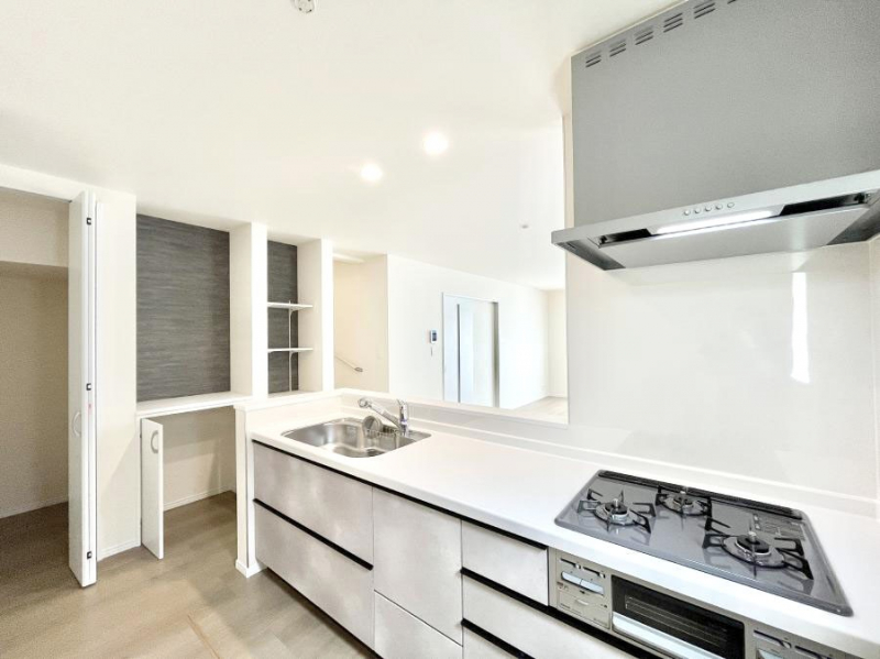 �L�b�`���@���������Ȃ���ł����Ƒ��Ƃ̉�b���y���߂�ΖʃL�b�`��