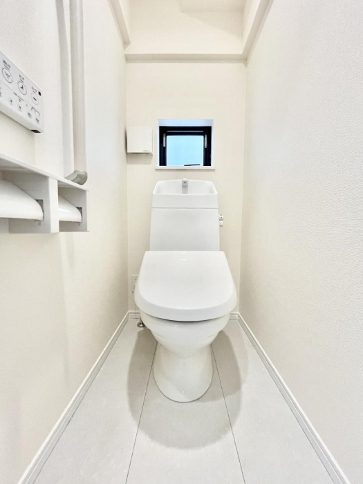 �g�C���@�g�C����1�K��2�K���ꂼ��ɔz�u����Ă��ĂƂĂ��֗��ł��B 