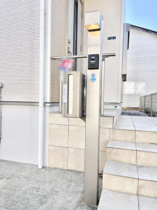 ���̑��@�\�D�E�C���^�[�z���E�|�X�g���ЂƂɏW��B�G���g�����X�ɂȂ��ރV���v���f�U�C���B