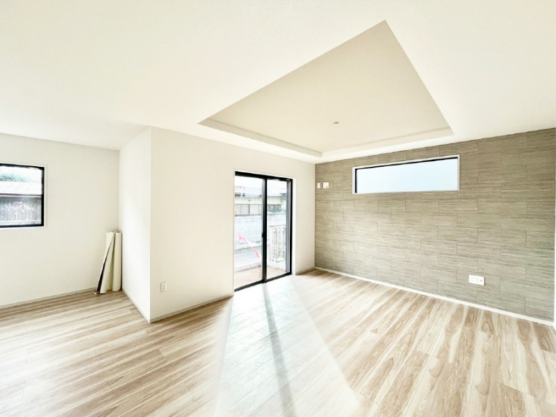 ���r���O�@�傫�ȑ����炽���Ղ�̗z���ƕ����������郊�r���O