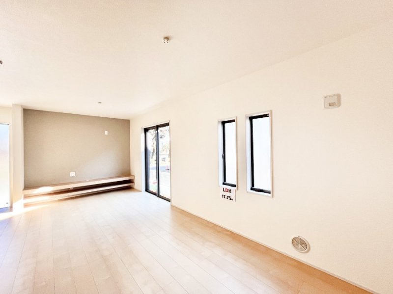 ���̑����ρ@�Ƒ��̏Ί炪���R�Ɛ��܂�Ă���A����ȕ��͋C�̃_�C�j���O�Ɏd�オ���Ă��܂� 