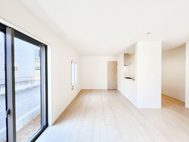 ���r���O�@���邢�z���������A�����̕��͋C�ɖ�������郊�r���O�E�_�C�j���O�B 