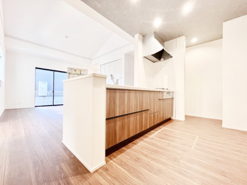 �L�b�`���@���Ƒ��̉�b�e�ޑΖʃL�b�`���B���������̃p�p�}�}�����Ƒ��Ɖ߂������Ԃ����������I