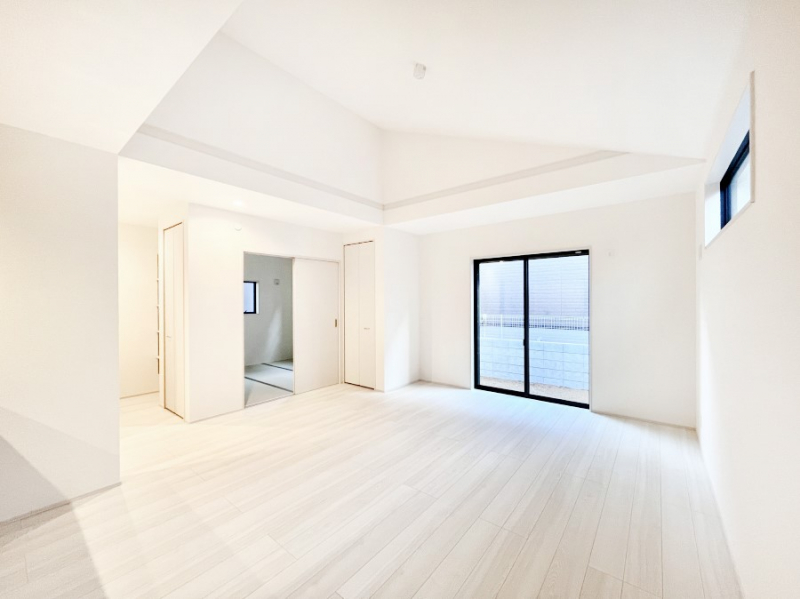 ���r���O�@���邢�z���������A�����̕��͋C�ɖ�������郊�r���O�_�C�j���O