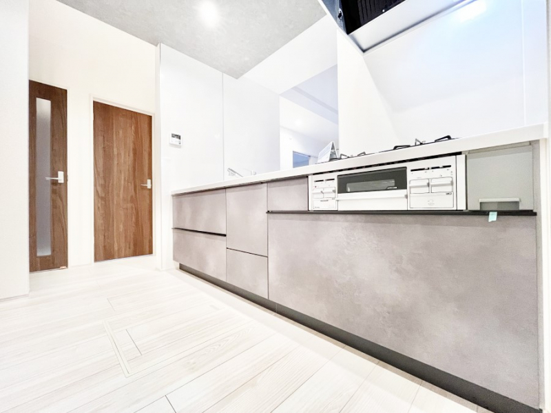 �L�b�`���@���������Ȃ���ł����Ƒ��Ƃ̉�b���y���߂�ΖʃL�b�`��