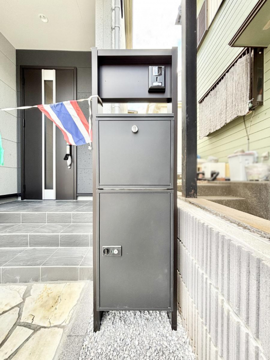 ���̑��@�\�D�E�C���^�[�z���E�|�X�g���ЂƂɏW��B�G���g�����X�ɂȂ��ރV���v���f�U�C���B