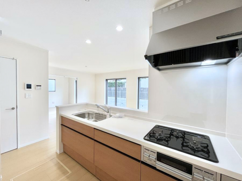 �L�b�`���@���������Ȃ���ł����Ƒ��Ƃ̉�b���y���߂�ΖʃL�b�`��