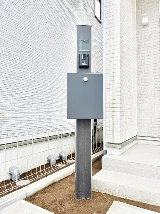 ���̑��@�\�D�E�C���^�[�z���E�|�X�g���ЂƂɏW��B�G���g�����X�ɂȂ��ރV���v���f�U�C���B