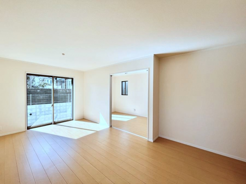 ���r���O�@�傫�ȑ����炽���Ղ�̗z���ƕ����������郊�r���O