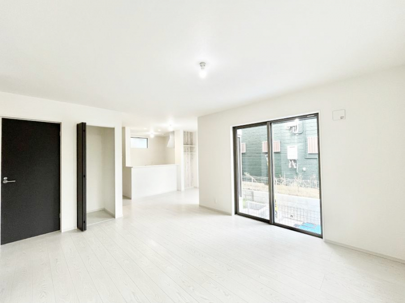 ���r���O�@�傫�ȑ����炽���Ղ�̗z���ƕ����������郊�r���O  