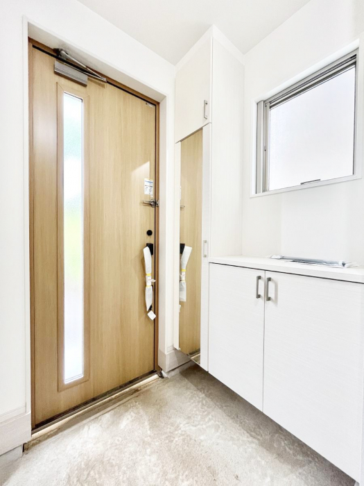 ���ց@�K���X�X���b�g�̓��������փh�A�������Ɍ���͂��Ă���܂�  