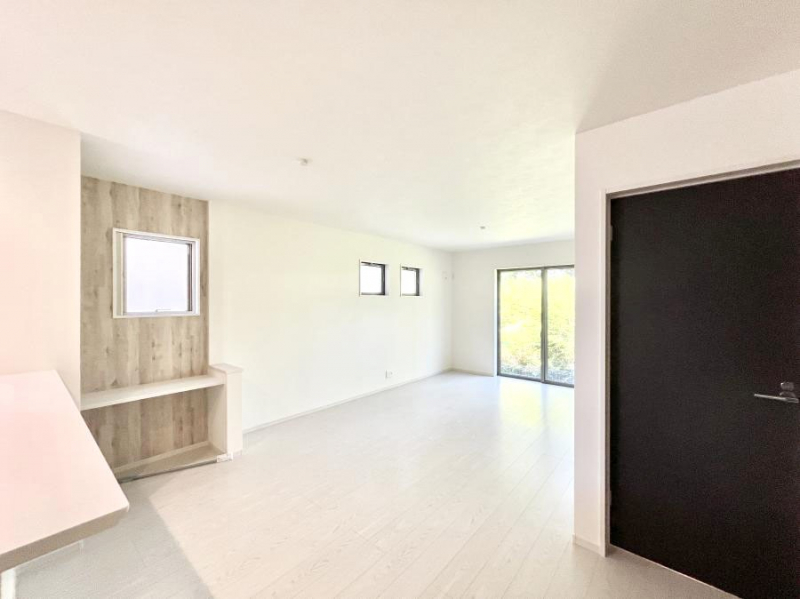 ���r���O�@�傫�ȑ����炽���Ղ�̗z���ƕ����������郊�r���O