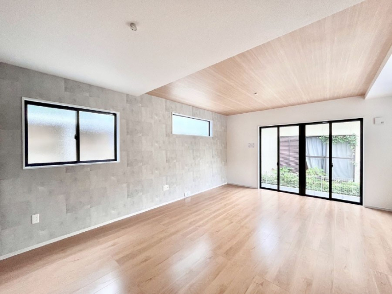 ���r���O�@���邢�z���������A�����̕��͋C�ɖ�������郊�r���O�E�_�C�j���O�B 