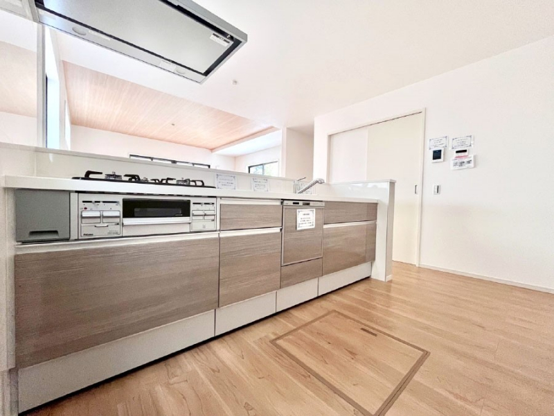 �L�b�`���@���������Ȃ���ł����Ƒ��Ƃ̉�b���y���߂�ΖʃL�b�`��