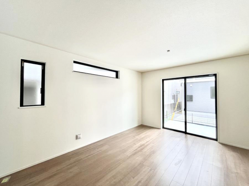 ���r���O�@���邢�z���������A�����̕��͋C�ɖ�������郊�r���O�E�_�C�j���O�B 