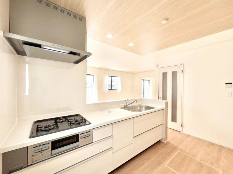 �L�b�`���@���������Ȃ���ł����Ƒ��Ƃ̉�b���y���߂�ΖʃL�b�`��