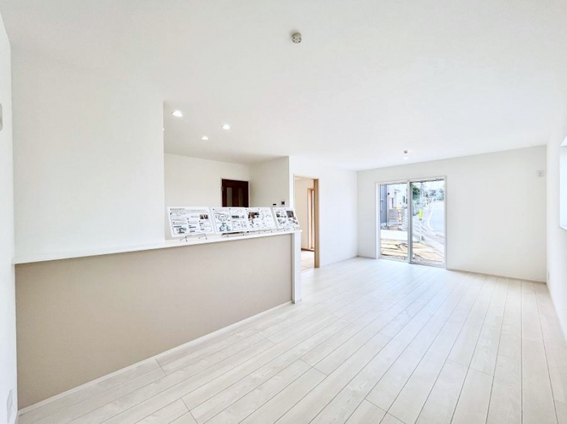 ���r���O�@���邢�z���������A�����̕��͋C�ɖ�������郊�r���O�E�_�C�j���O�B 