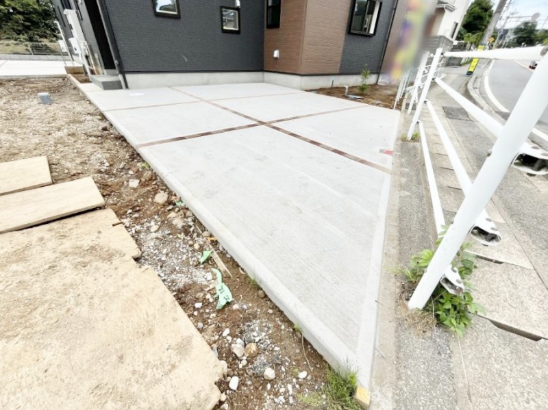 �@2��i�Ԏ�ɂ��j���ԉI���Ƒ��݂�Ȃ̎��]�Ԃ��u����L�X�J�[�X�y�[�X�B