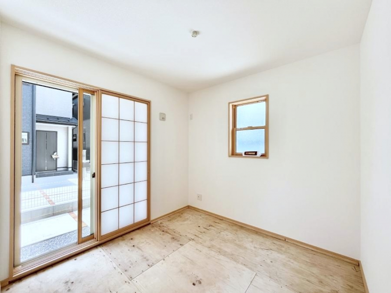 ���̑����ρ@���r���O�Ɨׂ荇���Ă���a���B�ق��ƈꑧ�ł���a�̋�Ԃ��Y�ꂸ�ɁB 