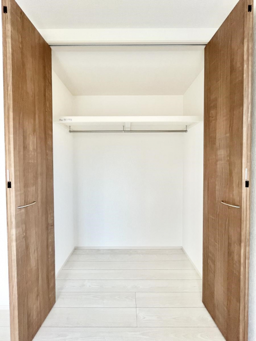 ���[�@�m���̃N���[�[�b�g�B���s��������̂Ō���̈ߗނ�����������܂�܂��B