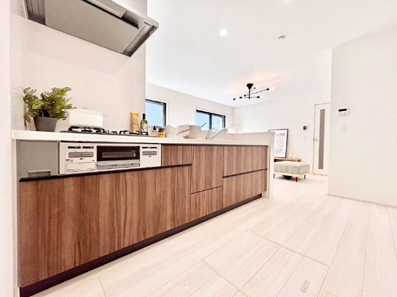 �L�b�`���@�J�E���^�[�z���ɂ��b�������Ȃ��疈���̂������������Ɗy����