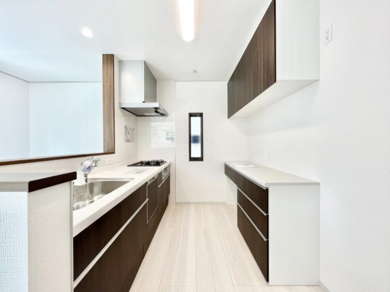 �L�b�`���@�L�b�`���ɂ̓J�b�v�{�[�h������֗��I�����ނ��X�b�L�����܂��܂�