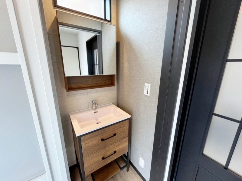 ���ʑ�E���ʏ��@�P�K���֑��ɂɃZ�J���h���ʑ��݂��܂����B�A���͂܂���������􂢁I