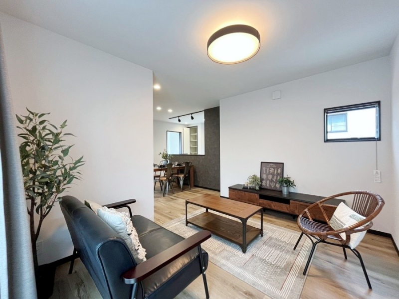 ���r���O�@���邢�z���������A�����̕��͋C�ɖ�������郊�r���O�E�_�C�j���O�B 