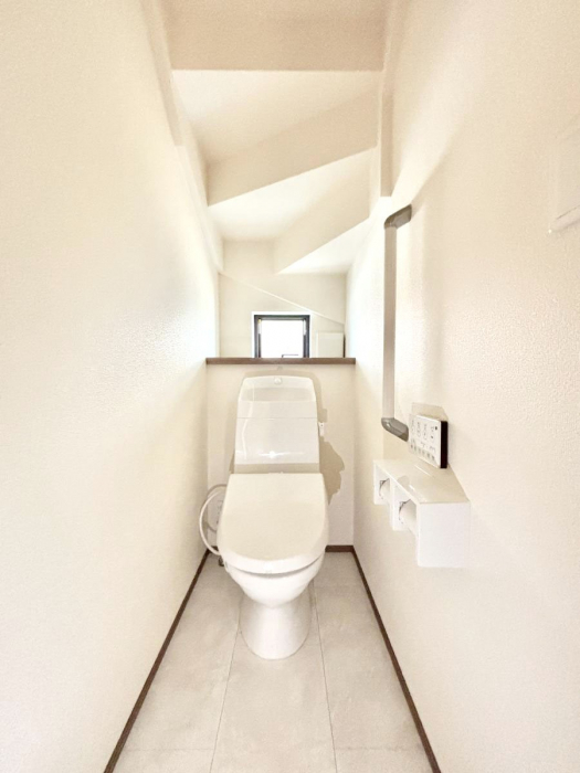 �g�C���@�g�C����1�K��2�K���ꂼ��ɔz�u����Ă��ĂƂĂ��֗��ł��B 