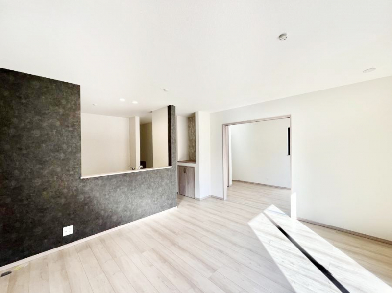 ���r���O�@���邢�z���������A�����̕��͋C�ɖ�������郊�r���O�E�_�C�j���O�B 