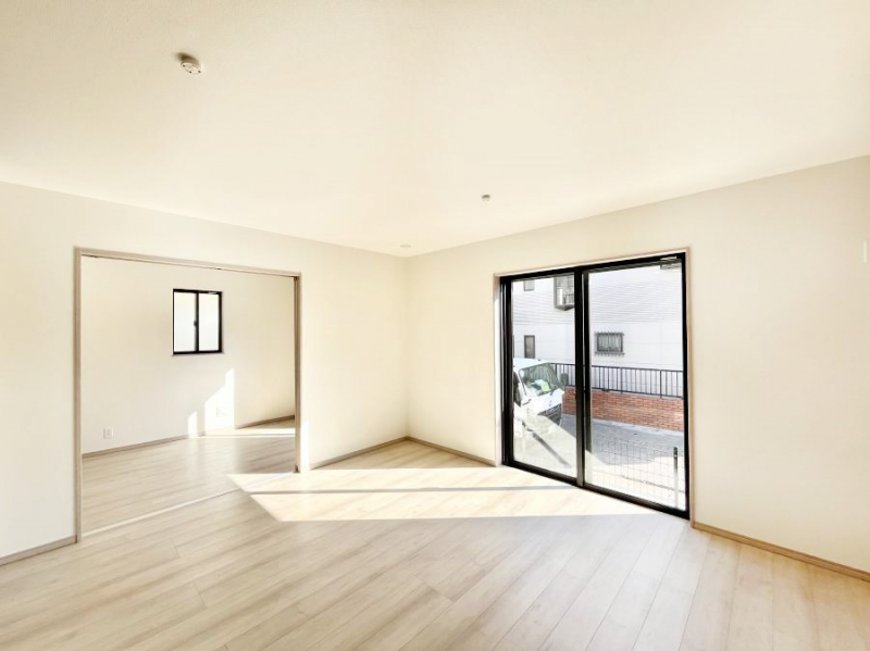 ���̑����ρ@�Ƒ��̏Ί炪���R�Ɛ��܂�Ă���A����ȕ��͋C�̃_�C�j���O�Ɏd�オ���Ă��܂��B