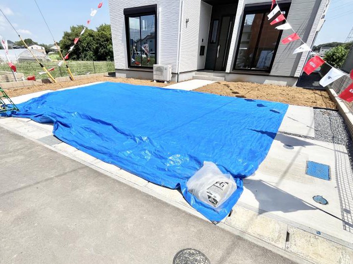 �@2��i�Ԏ�ɂ��j���ԉI���Ƒ��݂�Ȃ̎��]�Ԃ��u����L�X�J�[�X�y�[�X�B