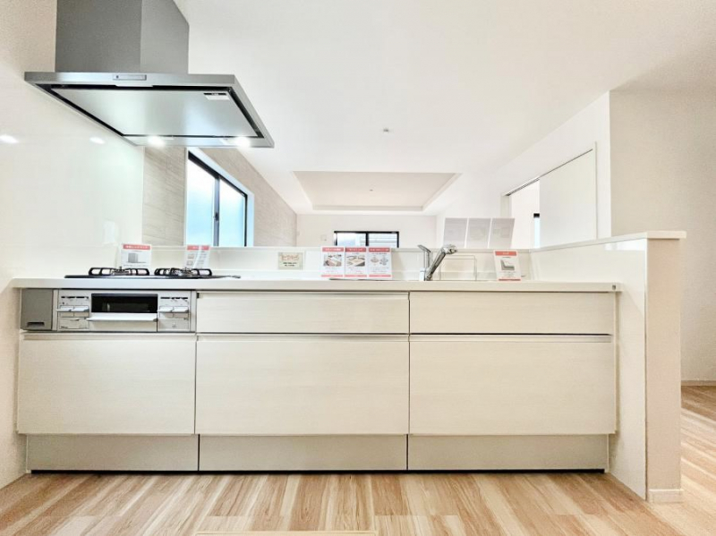 �L�b�`���@���r���O�����n����l�C�̃J�E���^�[�L�b�`���B �Ƒ��������Ȃ���Ǝ������邱�Ƃ��ł��܂��B