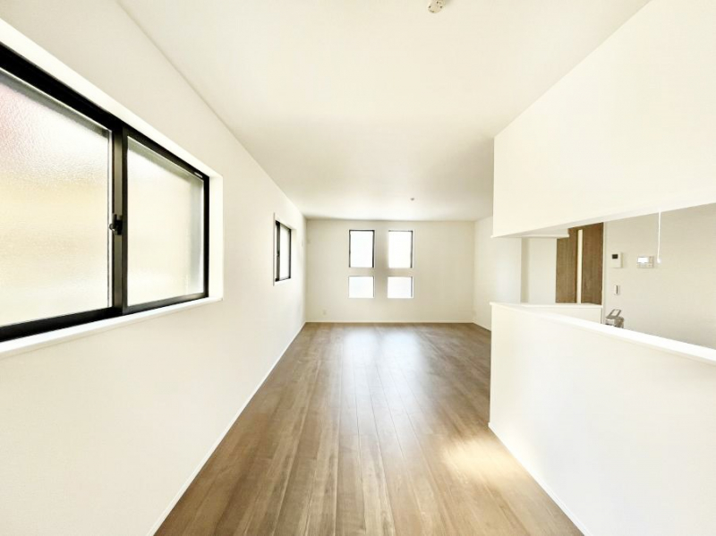 ���̑����ρ@�Ƒ��̏Ί炪���R�Ɛ��܂�Ă���A����ȕ��͋C�̃_�C�j���O�Ɏd�オ���Ă��܂� 