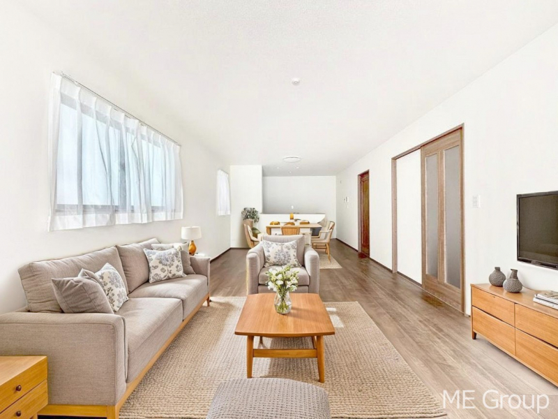 ���r���O�@�Ƒ��̘a�₩�ȉ�b���������Ă������B�J�����̂��郊�r���O�ł��B���Ƌ��CG�ł�  