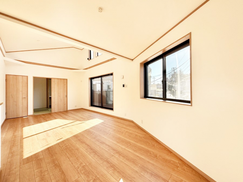 ���̑����ρ@�Ƒ��̏Ί炪���R�Ɛ��܂�Ă���A����ȕ��͋C�̃_�C�j���O�Ɏd�オ���Ă��܂� 