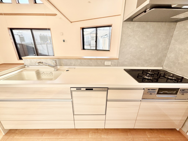 �L�b�`���@���������Ȃ���ł����Ƒ��Ƃ̉�b���y���߂�ΖʃL�b�`��