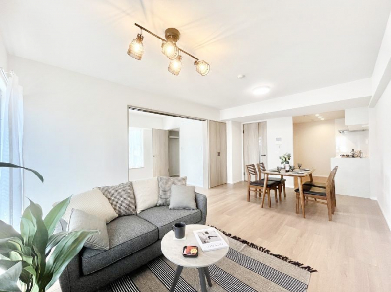 ���r���O�@���R������荞�܂�A�Ƒ��c���̏ꏊ�𖾂邭���o