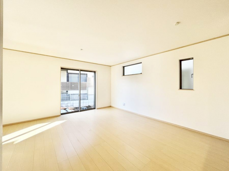 ���r���O�@�傫�ȑ����炽���Ղ�̗z���ƕ����������郊�r���O