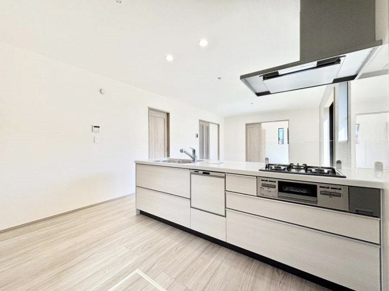 �L�b�`���@���������Ȃ���ł����Ƒ��Ƃ̉�b���y���߂�ΖʃL�b�`���@